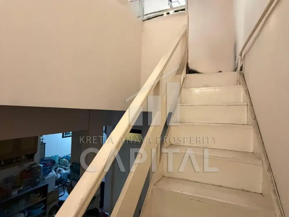 RUMAH TAMAN RAHAYU 1 DENGAN PARKIR DEPAN RUMAH YANG LELUASA