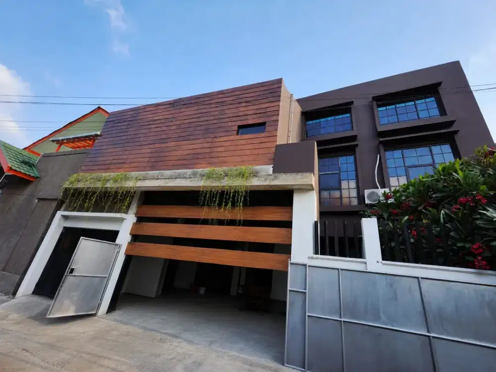 DIJUAL Rumah Cantik 4 Lantai yang Nyaman dan Strategis di Perumahan Masagna, Jakarta Timur