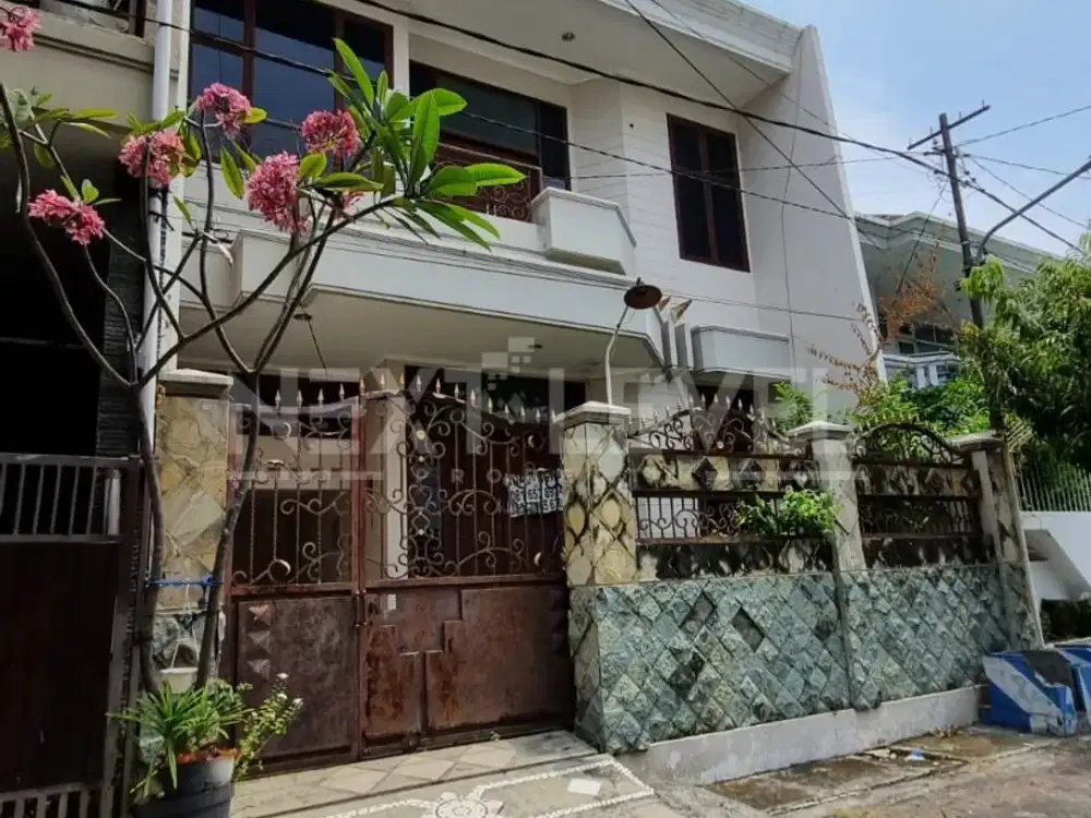 Dijual/disewakan rumah di simpang Darmo permai selatan