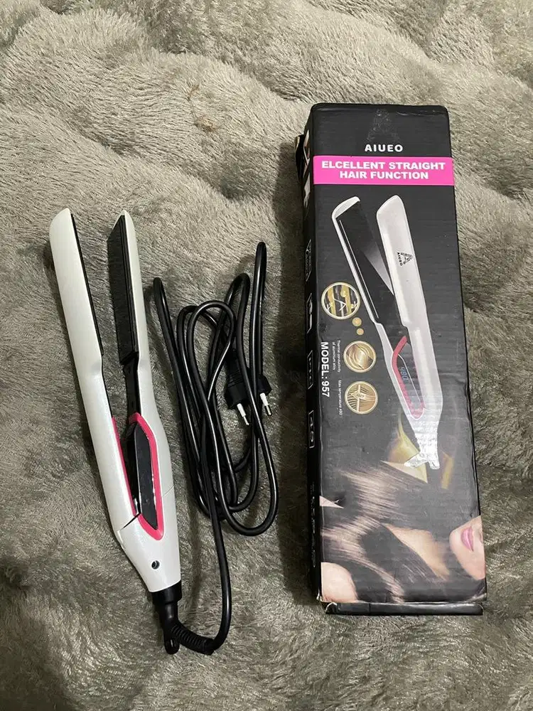 AIUEO CELEB 1 like new