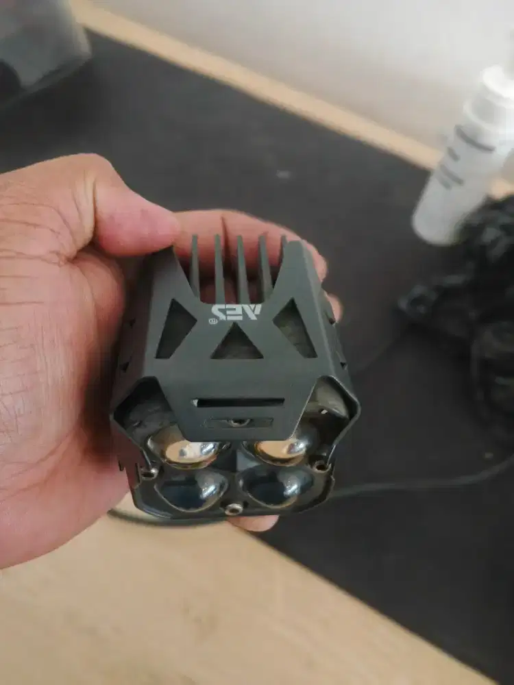 LAMPU TEMBAK 4 MATA AES