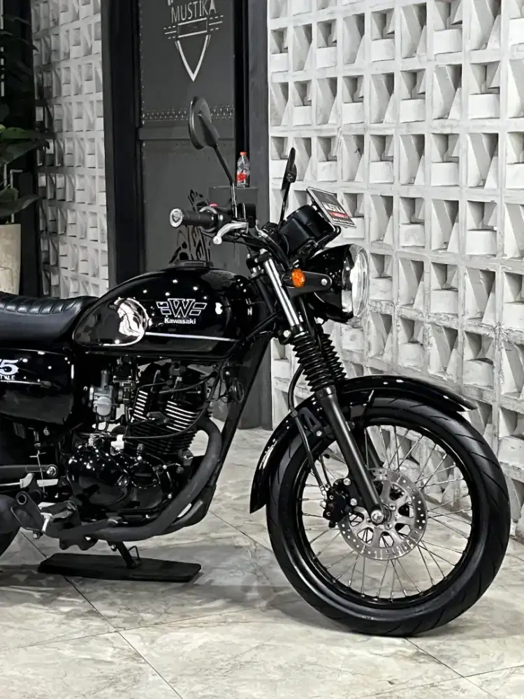 KAWASAKI W175 SE 2022 - Chintia Mustika