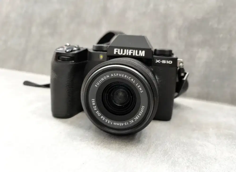 Fujifilm X-S10 Kit XC 15-45 mm camera mirrorless