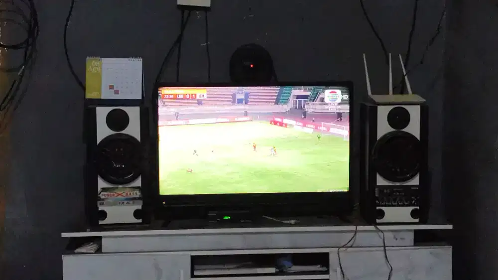 Tv Sharp aquos 32inch + Set top Box welhome