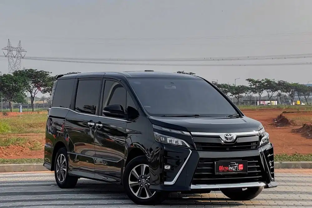 Toyota Voxy 2.0 Sunroof AT Matic 2019 Hitam Metalik. DP 1 juta
