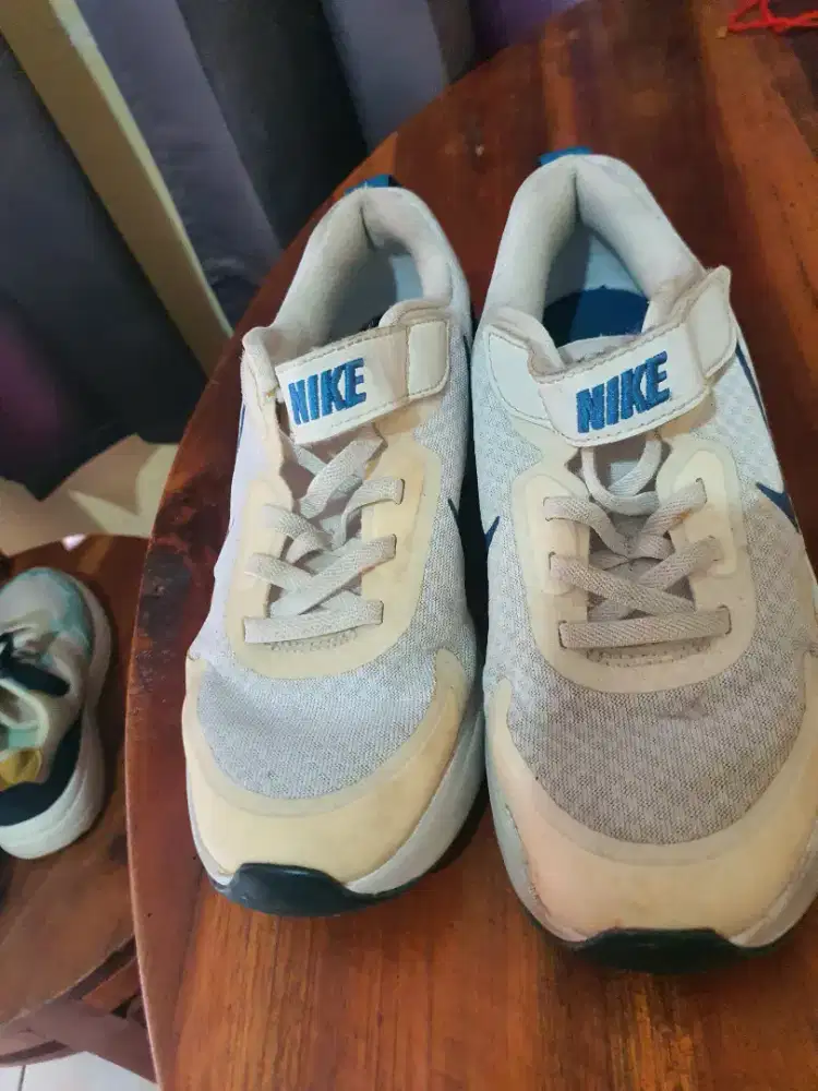 Sepatu anak Nike