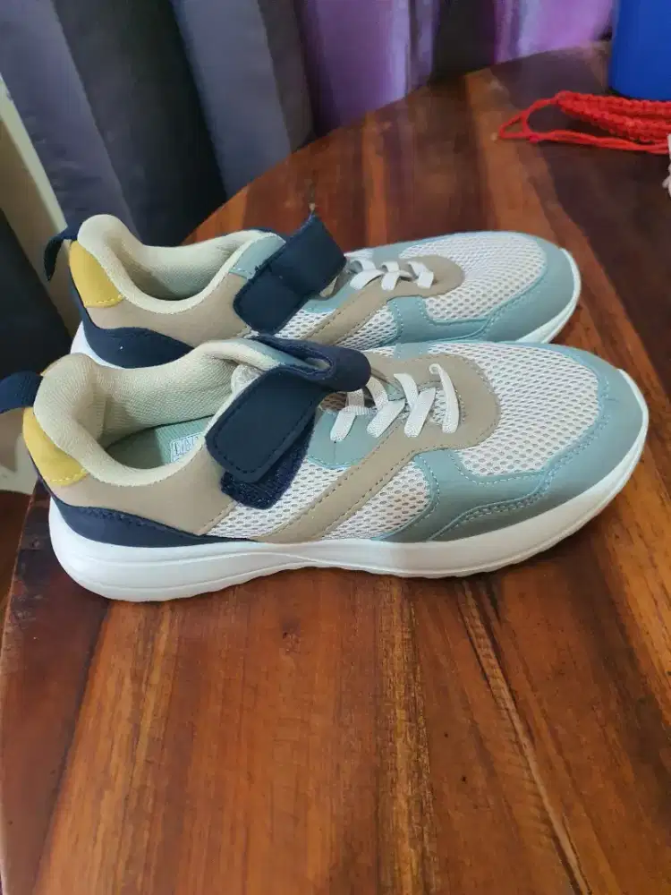 Sepatu anak MAX