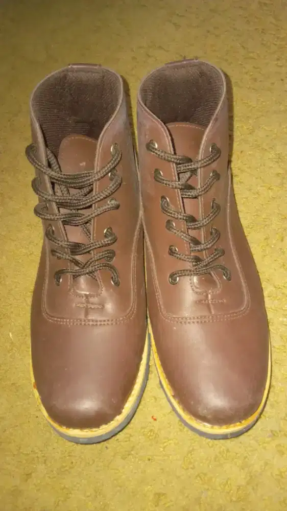 Sepatu Boots Merk Kickers Warna Coklat