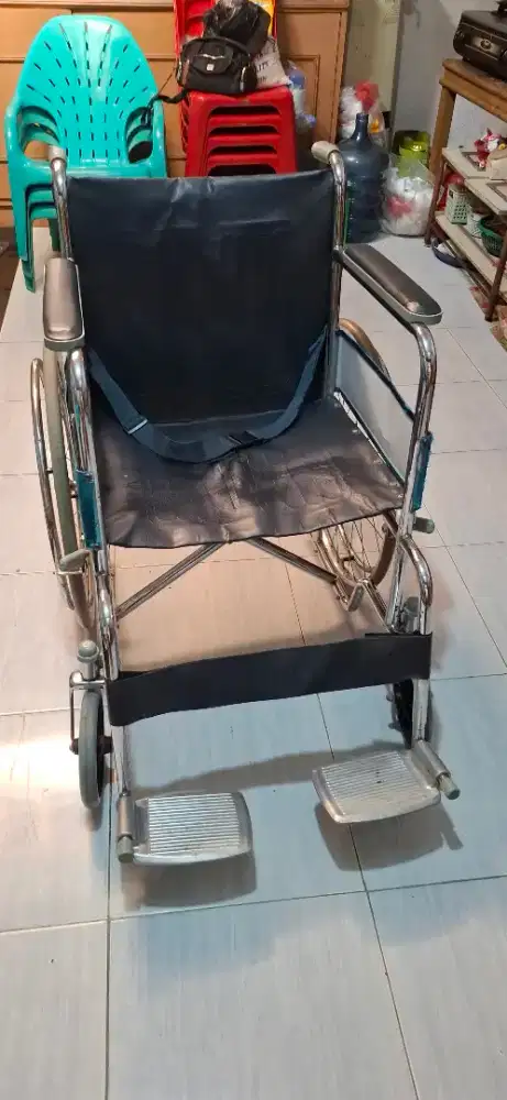 Kursi roda lansia