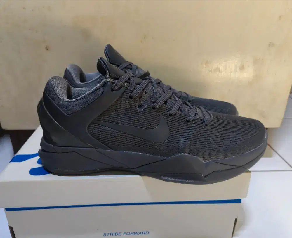 Sepatu Basket nike kobe 7 Fade To Black