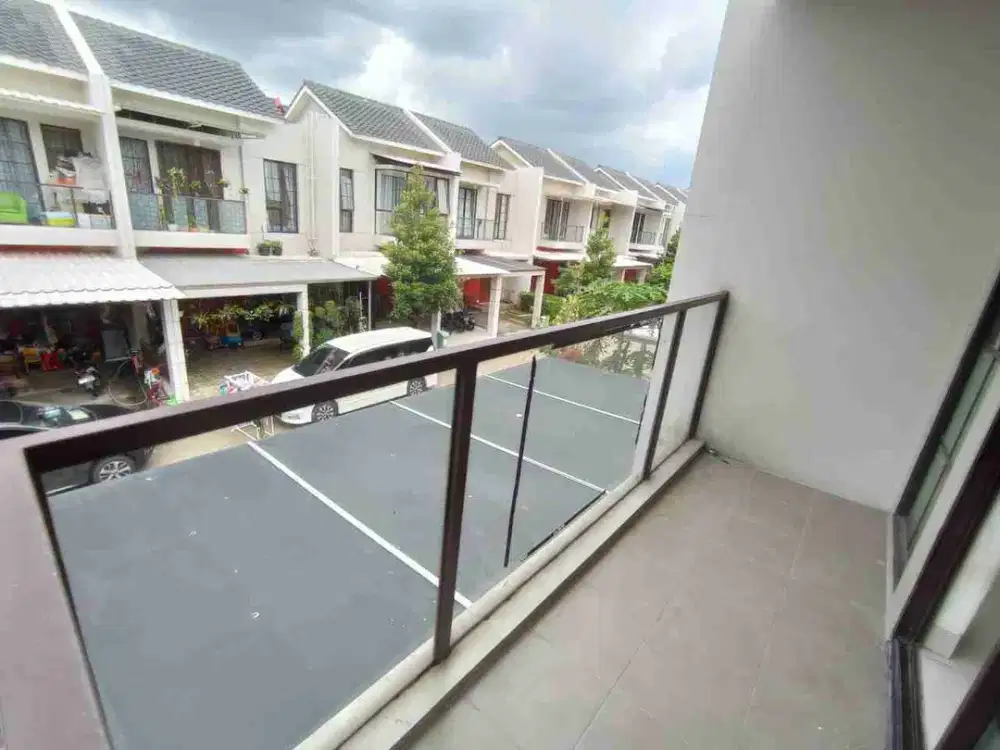 Disewakan Murah Rumah 2 Lantai di Green Village Pinang Cipondoh