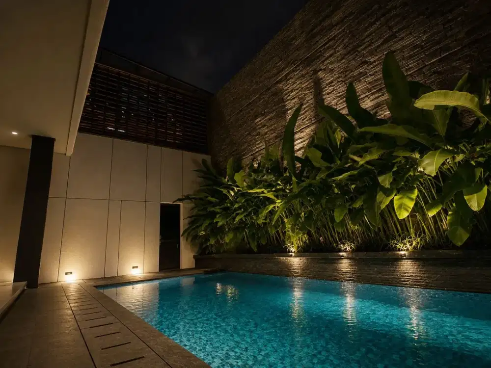 Termurah Rumah Bangunan Baru Classic Modern dengan Kolam Renang di Singgasana Pradana Darmakusuma