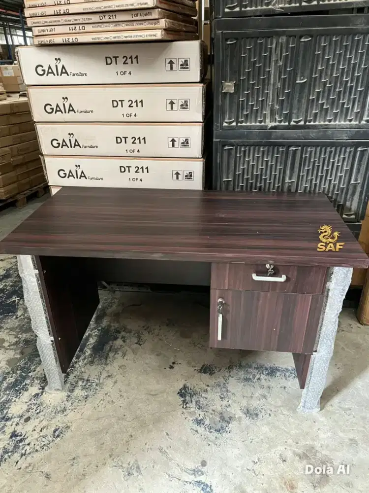 Meja Kerja 1/2 Biro Kaki Besi