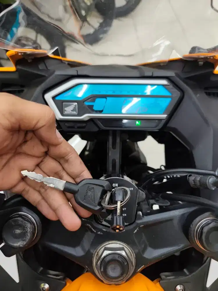 Harga Terjangkau ^ Honda CBR 150R 2016