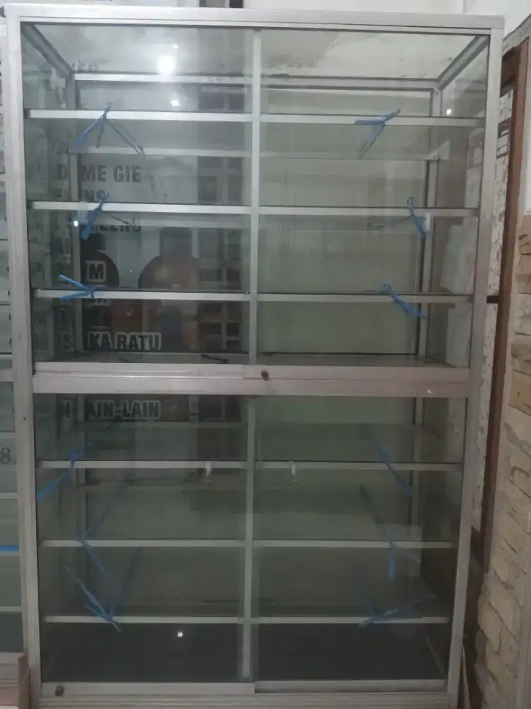 Dijual etalase bekas