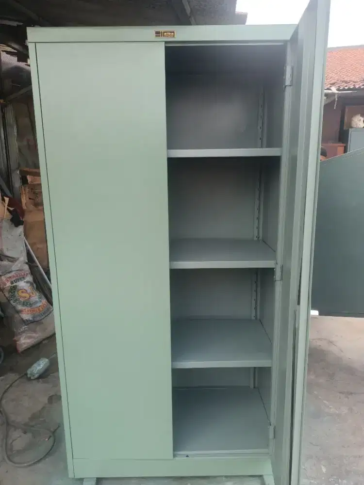 Lemari arsip besi