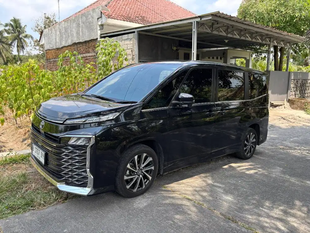 Jual VOXY 2025 No defect, service resmi, pemakaian pribadi