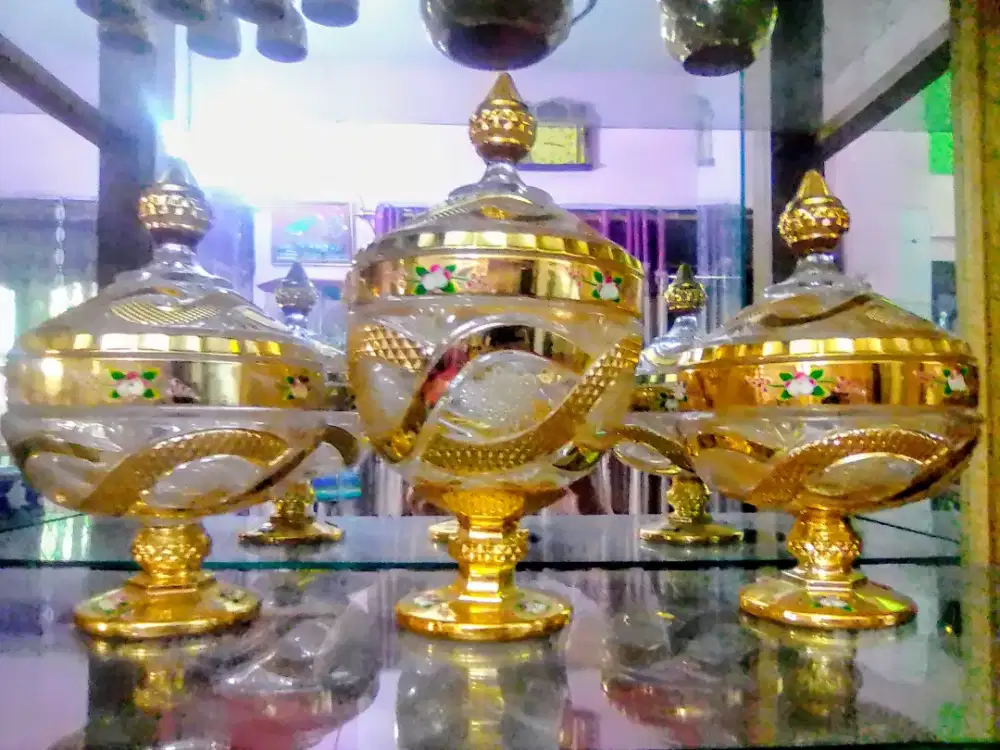 Pajangan Hiasan Kaca Kristal Motif Warna Emas