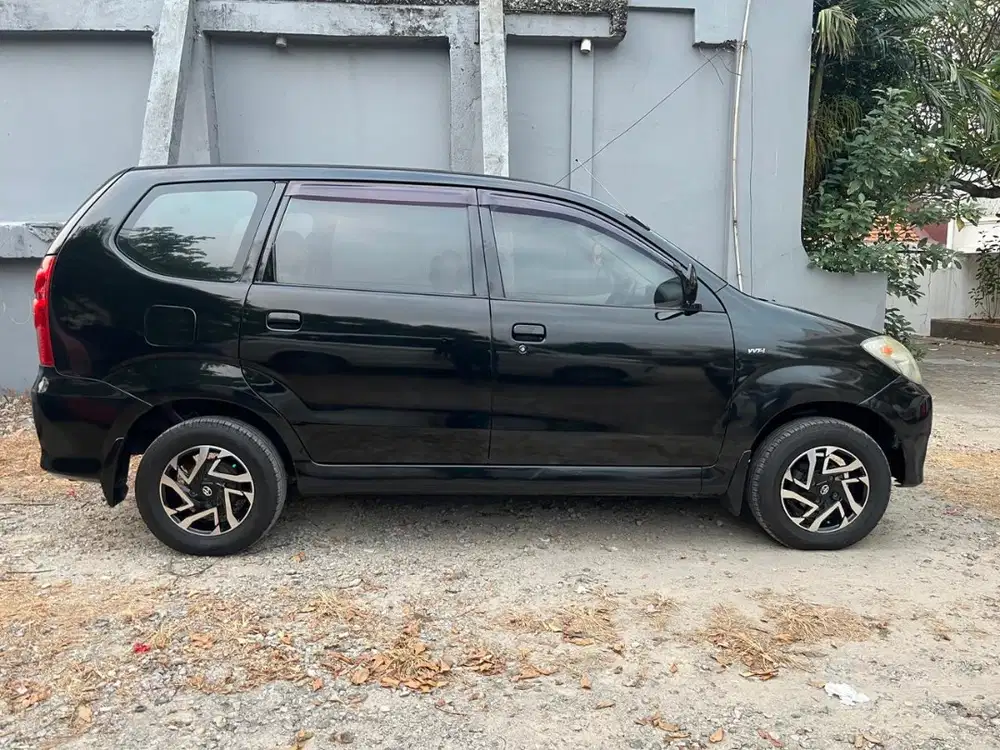 Toyota Avanza E  1.3 A/T 2010 Velg New Avanza Ban baru