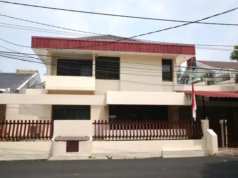DISEWAKAN RUMAH TINGGAL 2 LANTAI 4 KT | GUDANG PELURU BARAT | TEBET JAKSEL