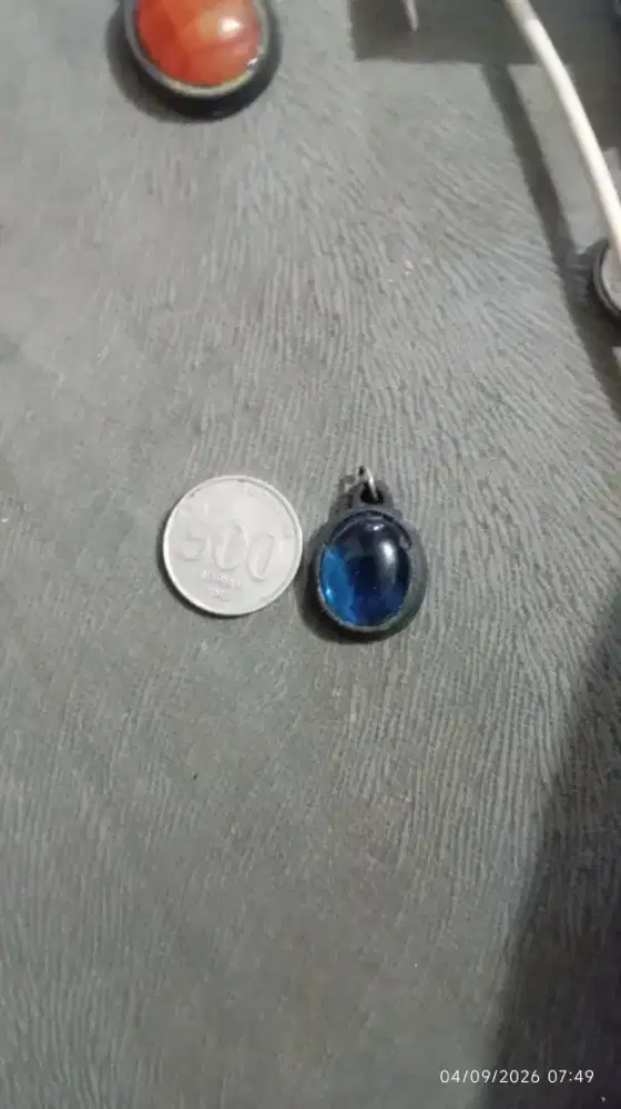 Liontin batu king safir warna biru