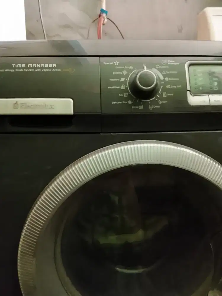Mesin cuci elektrolux