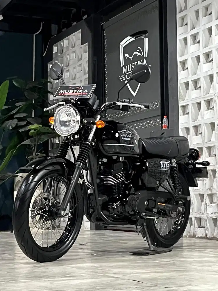 Terbatas!!Kawasaki W175 Black style th 2022 - Ayu Mustika