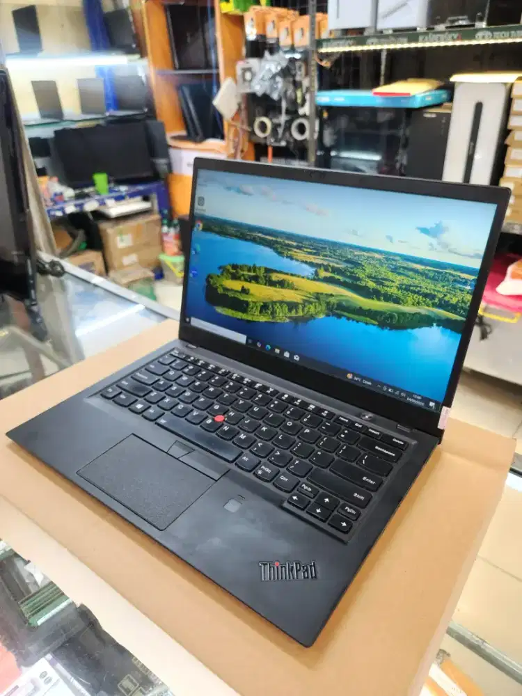 Jual X1 CARBON CORE I7 GEN 8 RAM 16 SSD 256 GB SLIM RINGAN