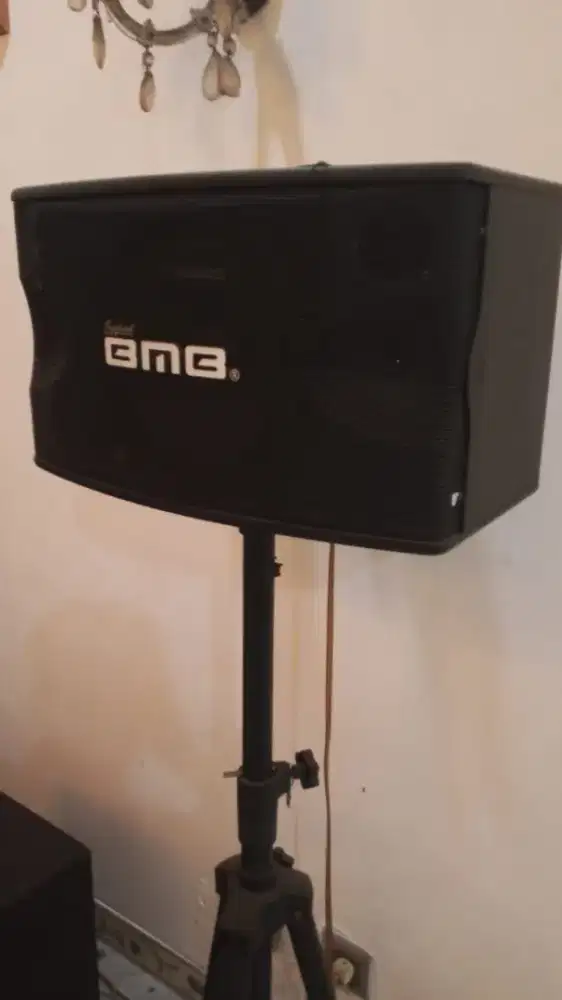 dijual spiker karoke lengkap dengan tiang salon dan layar koreknya