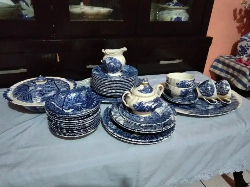 Dining set porselin/keramik klasik merk Jhonson Brothers Water Mill