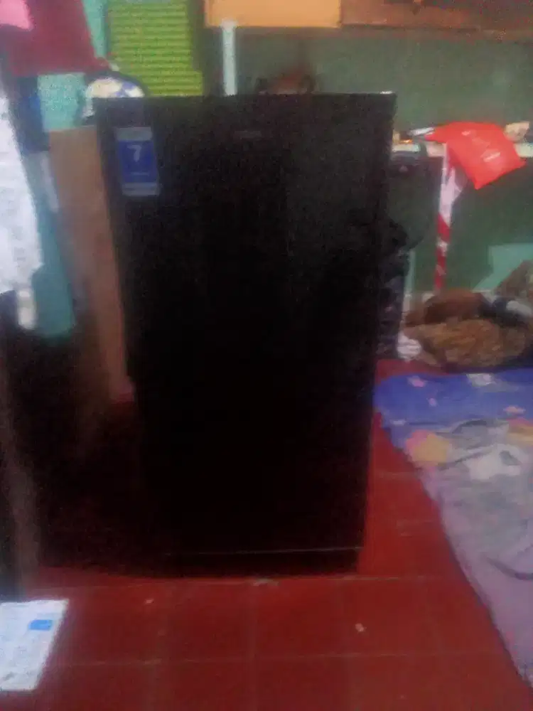 Kulkas merk AQUA 1 pintu baang second kondisi di 85% masih bgus bnget