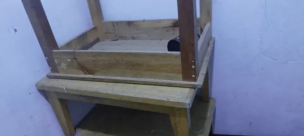 Meja belajar anak
