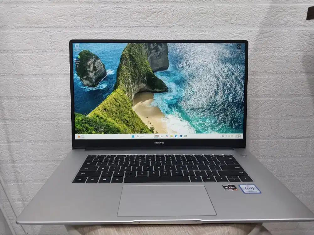 HUAWEI MateBook D 15/AMD RYZEN 7 5700U/Ram 8 GB/SSD 512 GB MULUSS!!