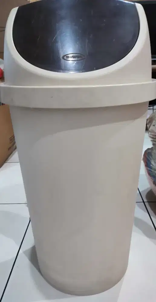 Tong sampah tontarelli