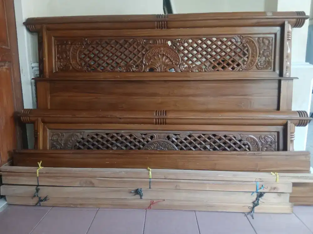 Dipan Kayu Jati