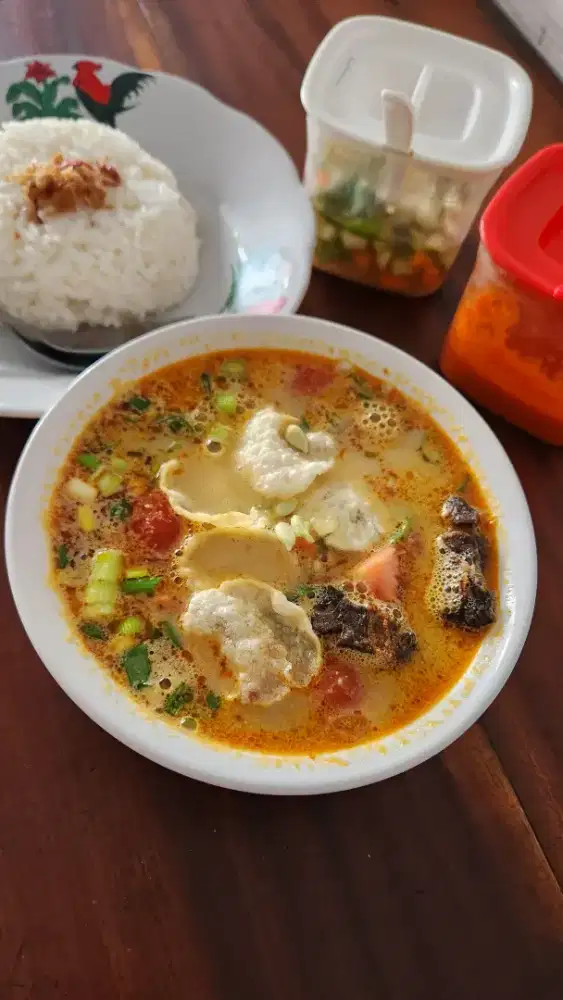 Dicari karyawati warung soto