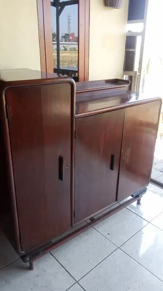 Lemari jadul bahan kayu jati