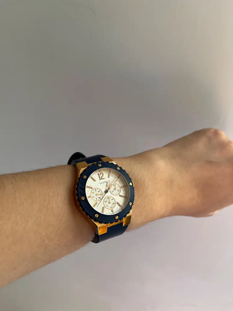 Jam Tangan Guess Wanita 39mm