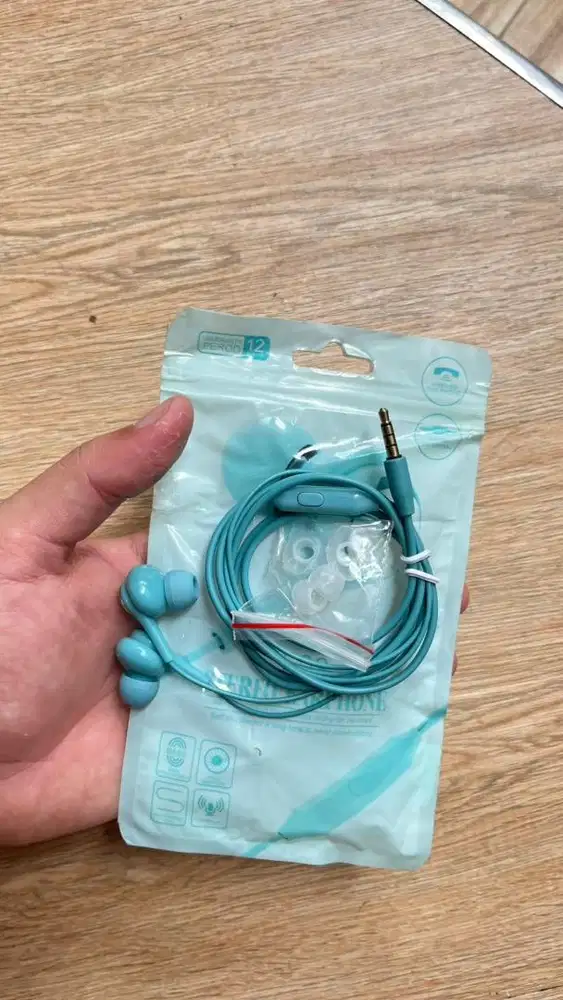 Headset warna biru
