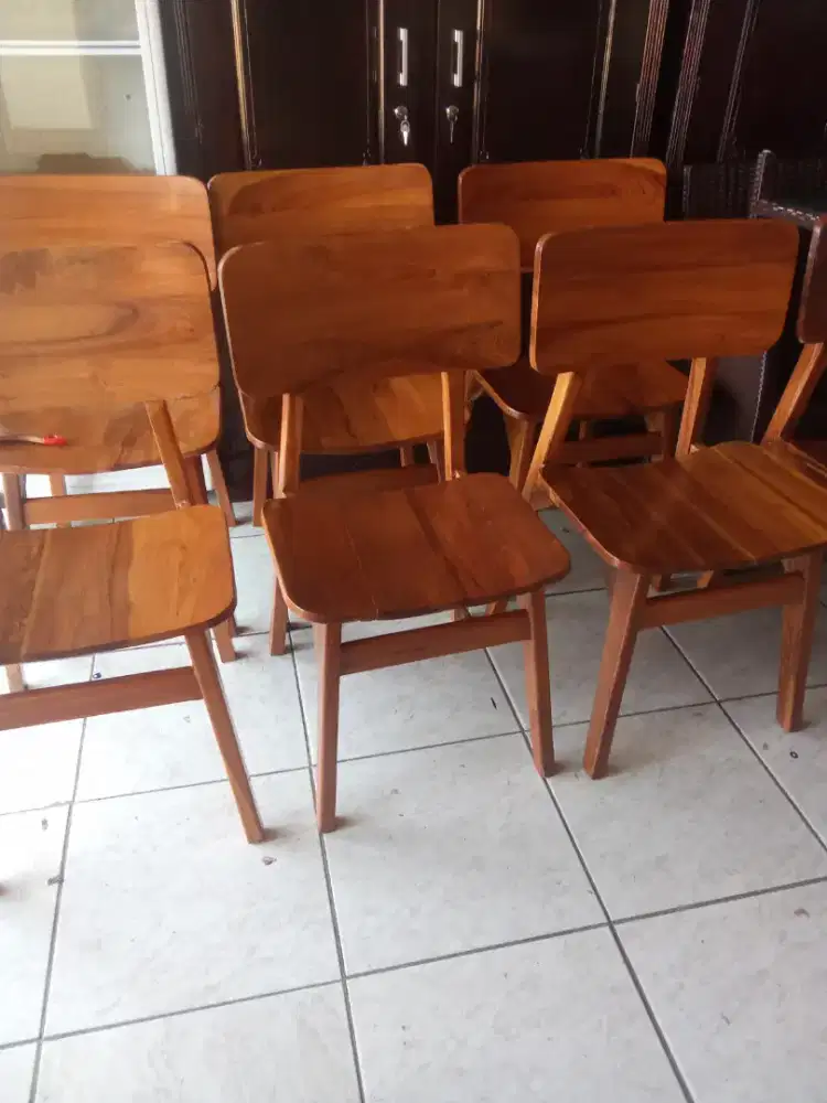 Kursi makan atau kursi kafe