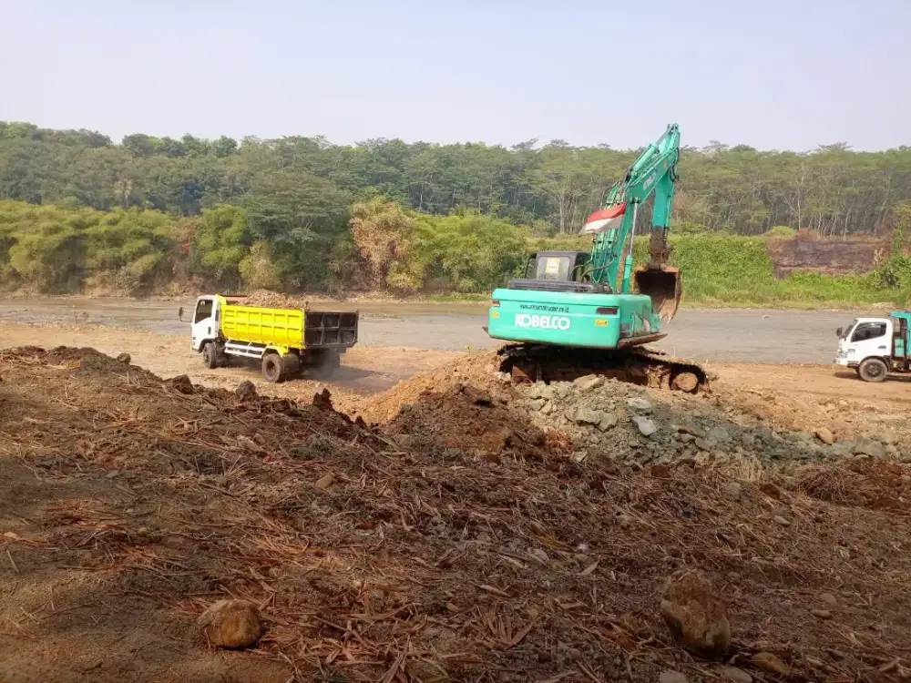 Bongkar bangunan tua land clearing lahan