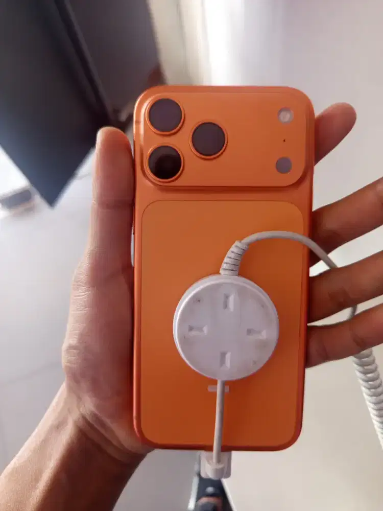 Apple iPhone 17 Pro 256GB, Cosmic Orange
