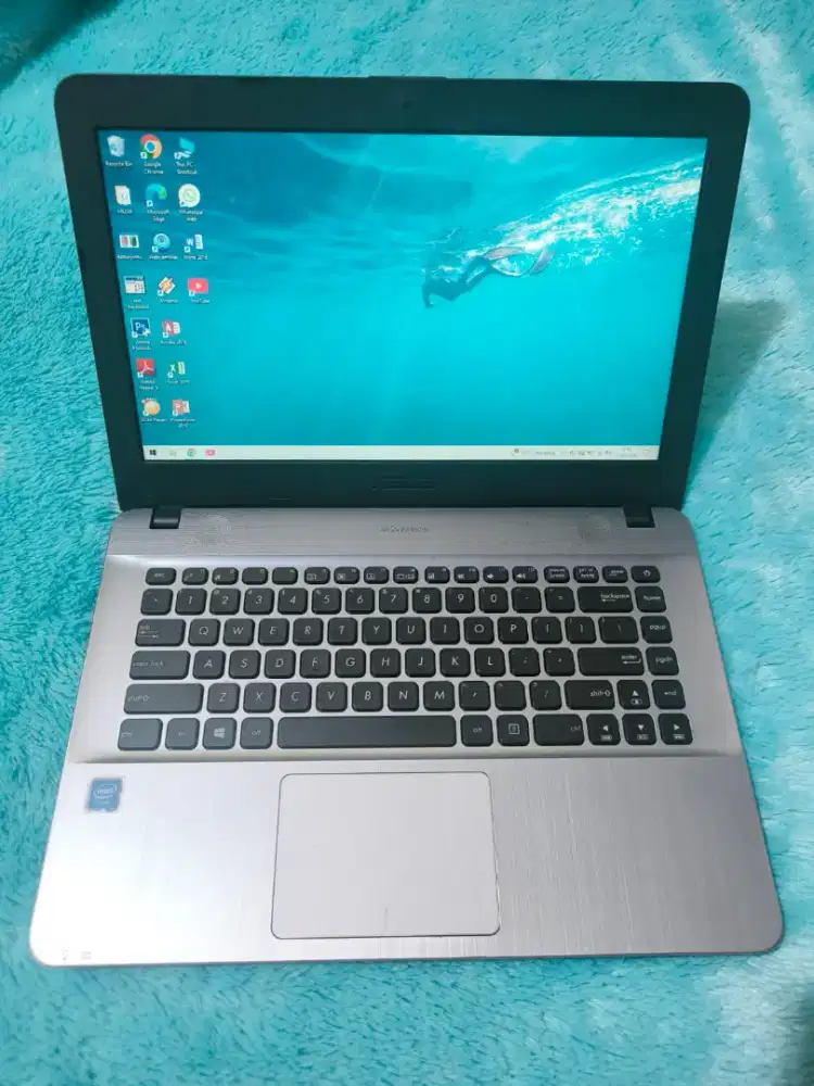 Dijual laptop asus x441ma slim,intel celeron ram 4 gb ddr4.hdd 500 gb