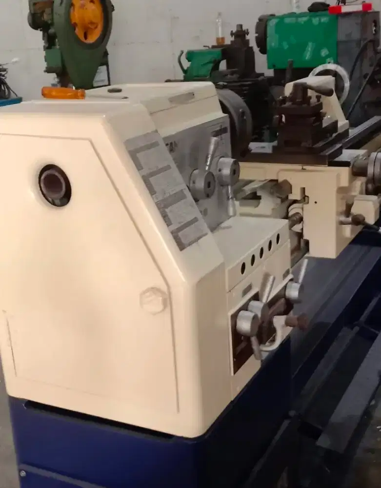 Dijual mesin lathe/bubut 1 mtr