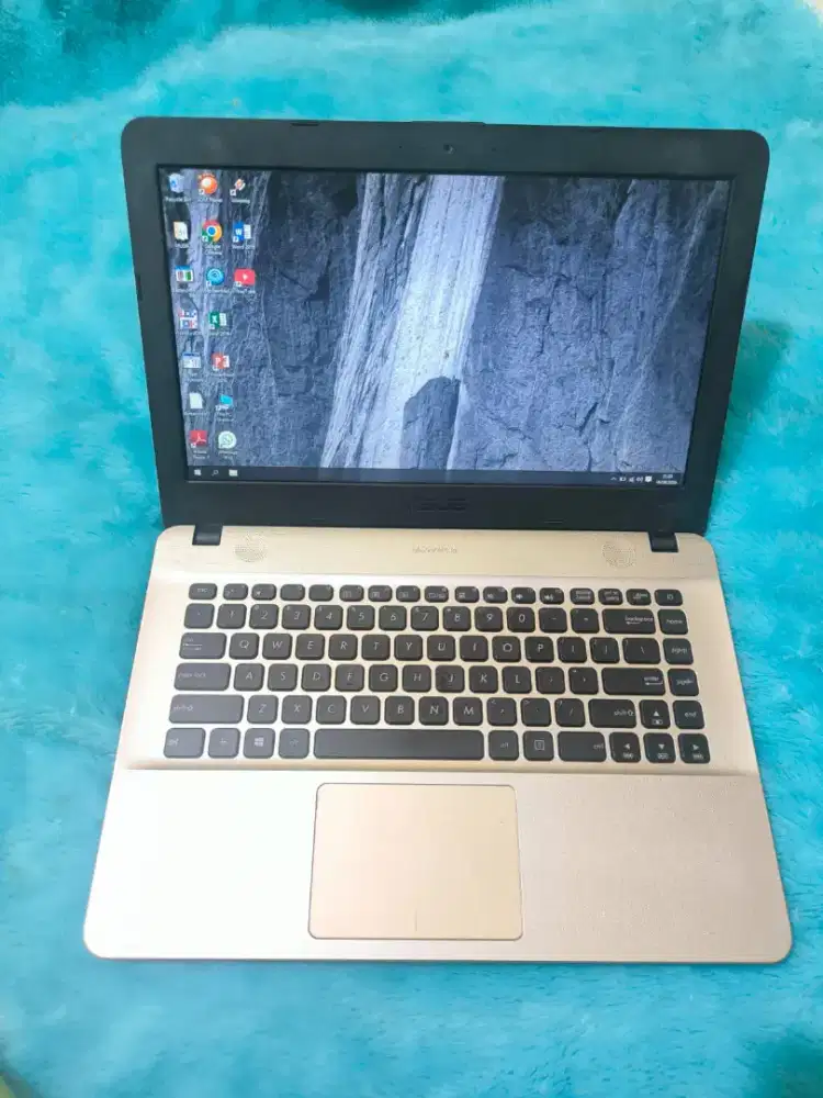 Dijual laptop asus x441na slim,intel celeron ram 4 gb,hdd 500 gb