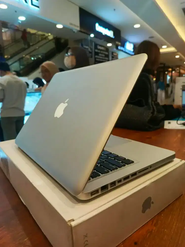 MacBook Pro 13 inch Mid 2012 (8/240)