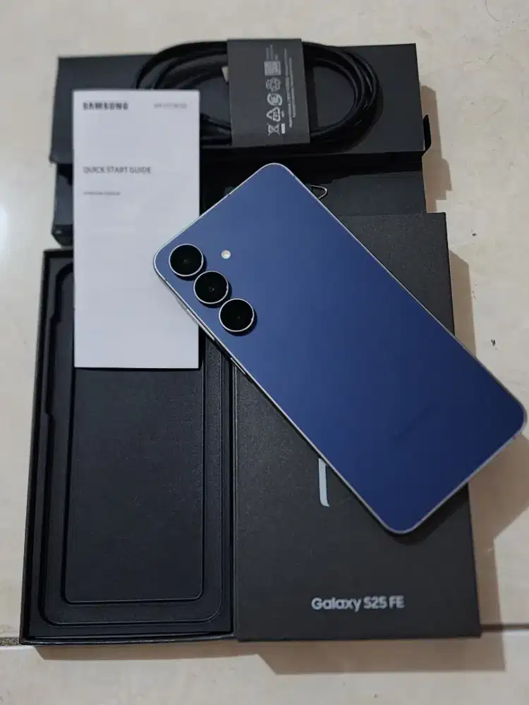 Samsung S25 FE 5G 8/256Gb, warna Navy SEIN, kondisi 99,9% Ssmpurna