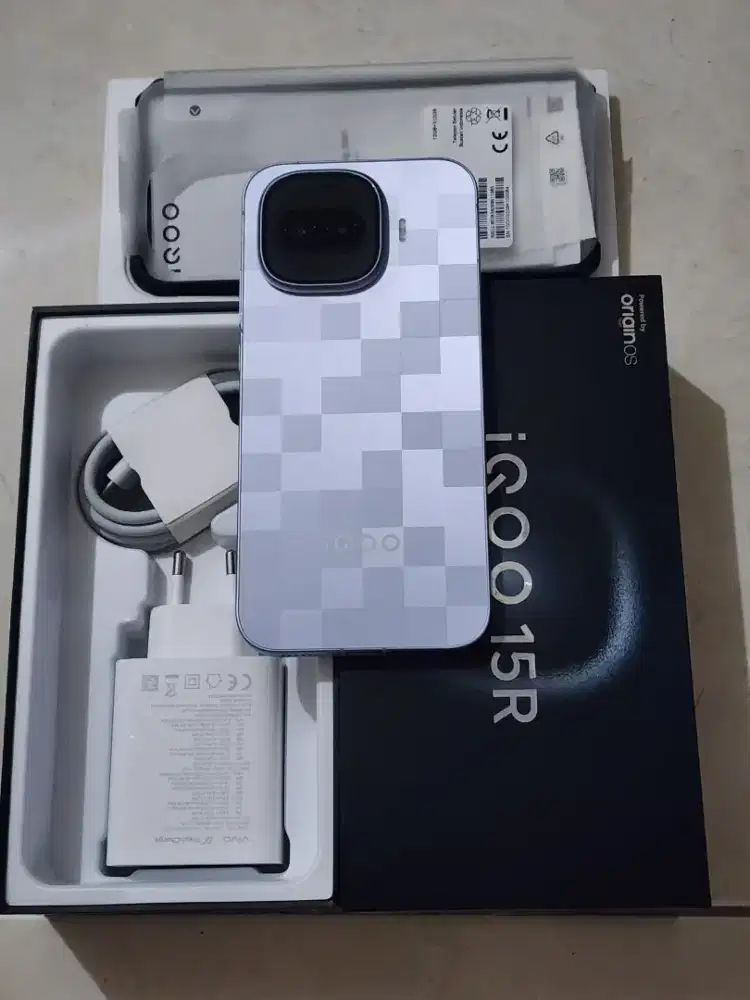 IQOO 15R 5G 12/512Gb, warna Silver, kondisi 99,9% Sempurna