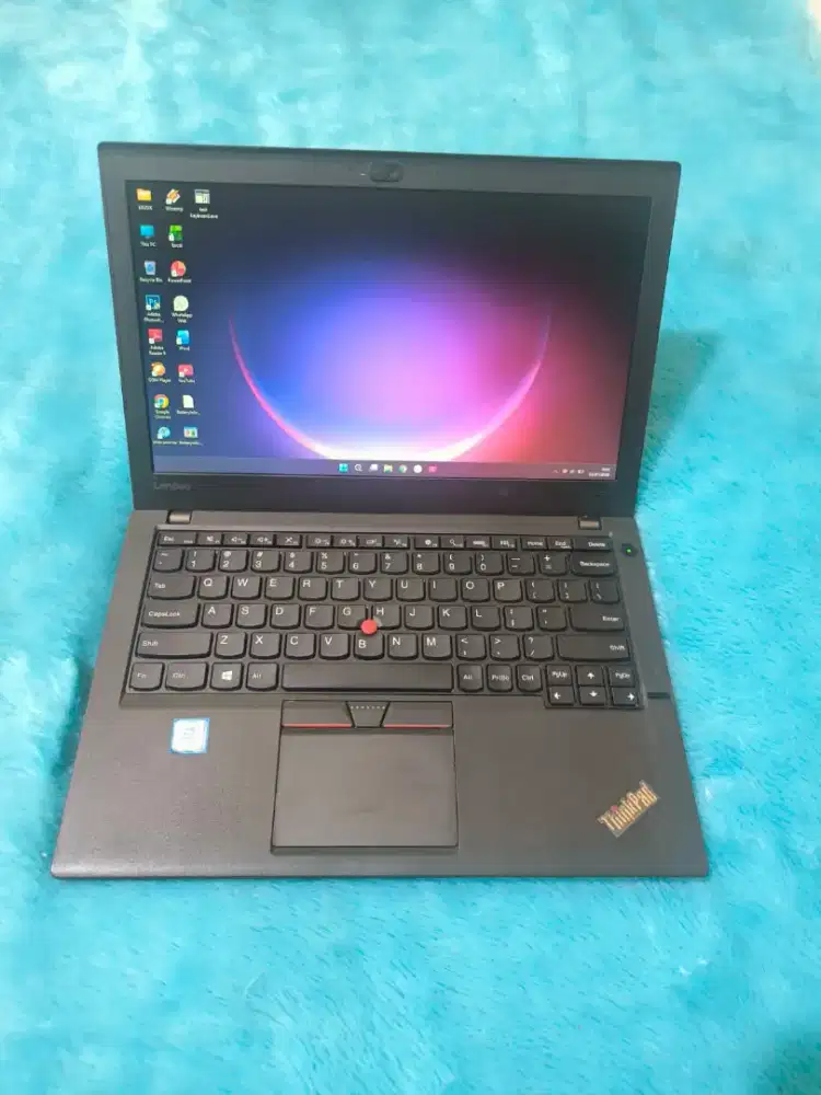 Dijual laptop lenovo thinkpad x260 slim,kencang.core i5 gen 6,ram 8 gb