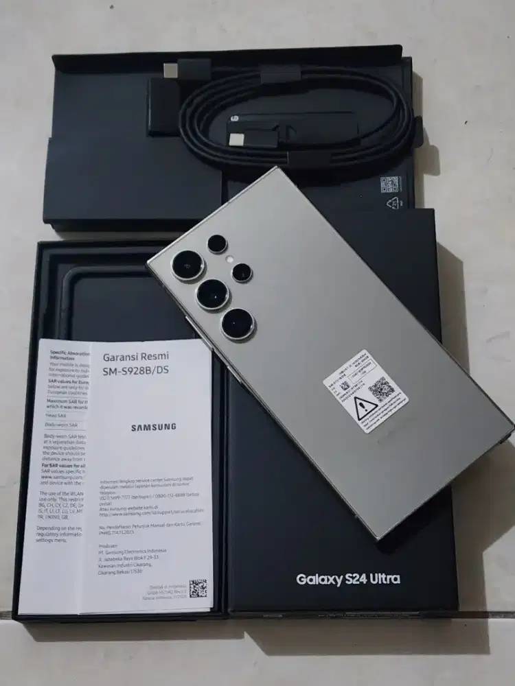 Samsung S24 Ultra 5G 12/256Gb, warna Grey SEIN, kondisi 99,9% Mulus